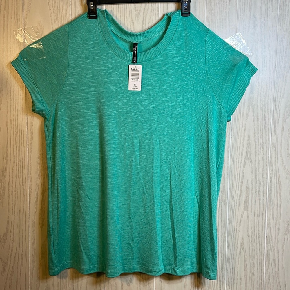 New With Tags Torrid Crew Neck Light Weight Top  Size 2X (18-20) Dark Mint Green